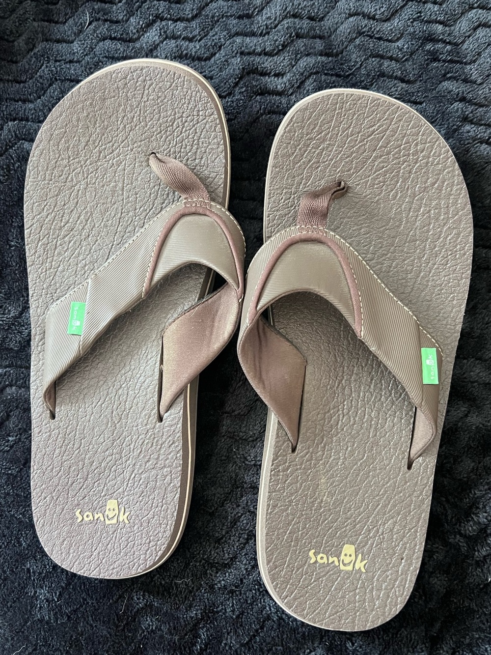 Sanuk Beer Cozy Men’s Flip Flops Size 10 Brown Yoga Mat Sandals NWOT